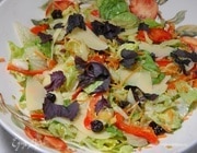 Салат с авокадо, фисташками и вяленой вишней