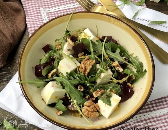 Салат из свёклы с грецкими орехами и сыром - пошаговый рецепт с фото на Готовим дома