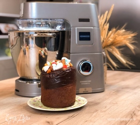 Шоколадный кулич с орехами и карамелью в стиле «Синнабон»