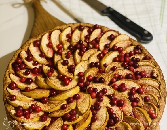 Пирог с яблоками и брусникой Бабушкин сад: простой рецепт