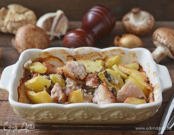 Рецепт: Свинина запеченная с картофелем и грибами | в духовке