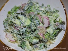 Летний салат с редисом, огурцом и горчичной заправкой
