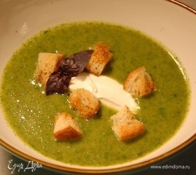 Зеленый суп из латука, руколы и щавеля