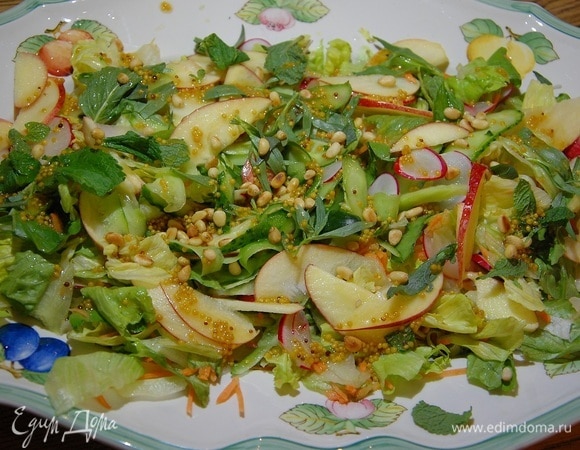 Салат с горбушей и яблоком — рецепт с фото пошагово