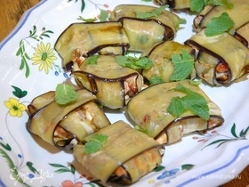 Конвертики из баклажанов с фетой, сладким перцем и оливками