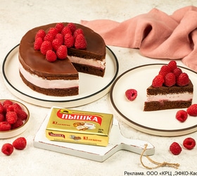 Шоколадный торт с конфи и сливочным кремом