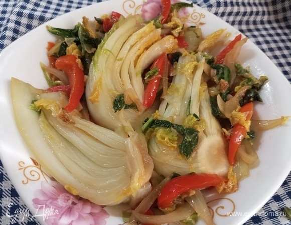 Салат из пекинской капусты с маринованными грибами