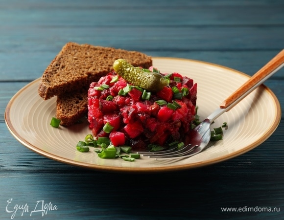 Классический винегрет с горошком и солеными огурцами