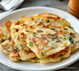 Постные блины с луком
