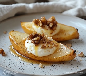 Карамелизированная груша с сыром