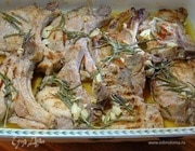 Свиные котлетки на косточке с розмариновым маслом Свиные котлетки на косточке с розмариновым маслом