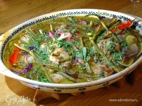 Куриные бедрышки под абрикосовым джемом, запеченные с цукини и стручковой фасолью Куриные бедрышки под абрикосовым джемом, запеченные с цукини и стручковой фасолью