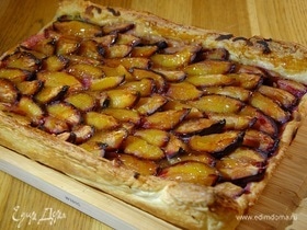 Сливовый пирог с марципаном, миндалем и апельсиновым джемом