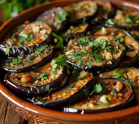 Запечённые баклажаны с чесноком и зеленью