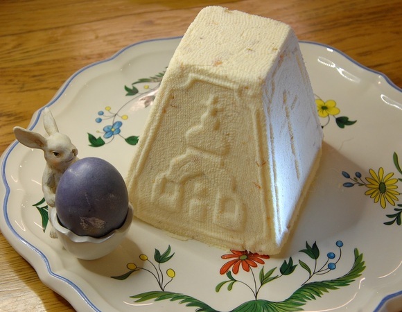 Заварная пасха на желтках с апельсиновыми цукатами