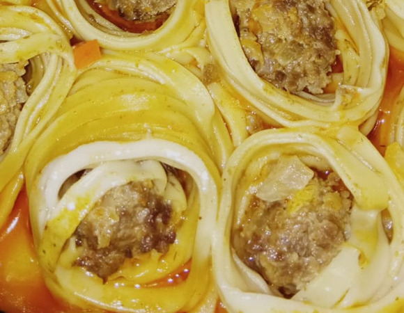 Гнезда из макарон с фаршем